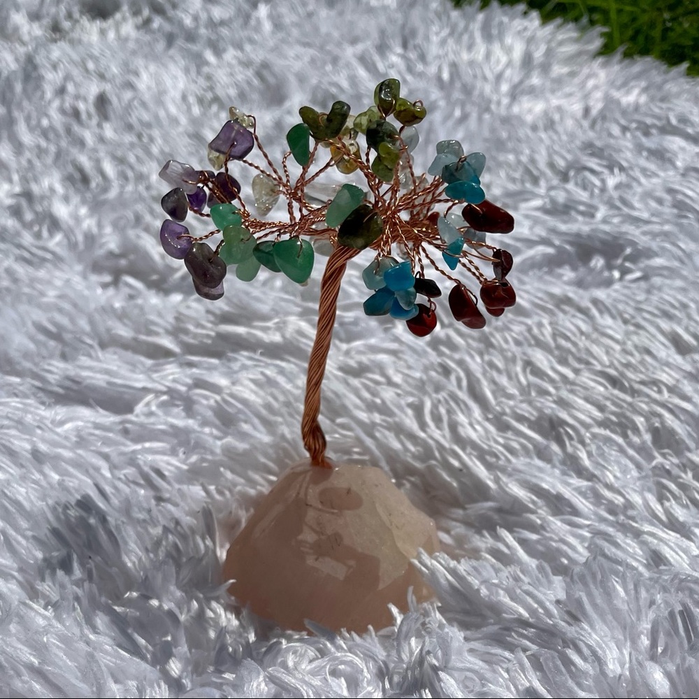 Rose quartz gemstone tree with various chips